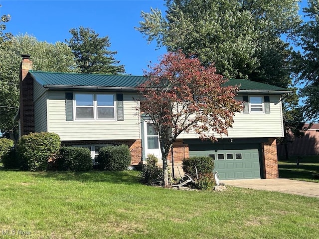 split foyer home featuring a garage and a front lawn