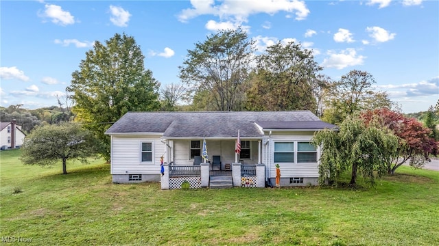 view of front of property featuring a front lawn and a porch