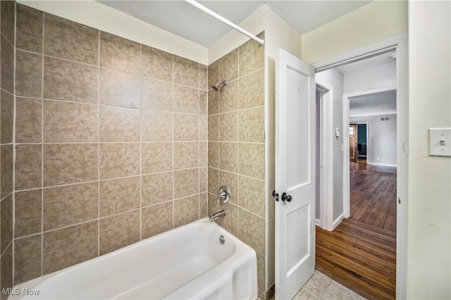 bathroom featuring tiled shower / bath and hardwood / wood-style floors