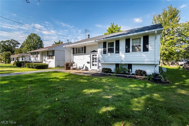 view of front of home featuring a front yard