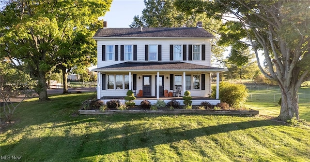 view of front of house featuring a porch and a front yard