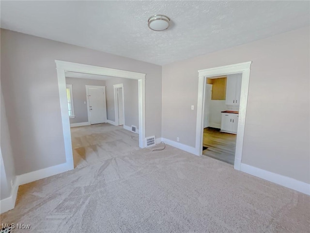 1504 W 19th St, Lorain, OH 44052 - empty room featuring light carpet and a textured ceiling