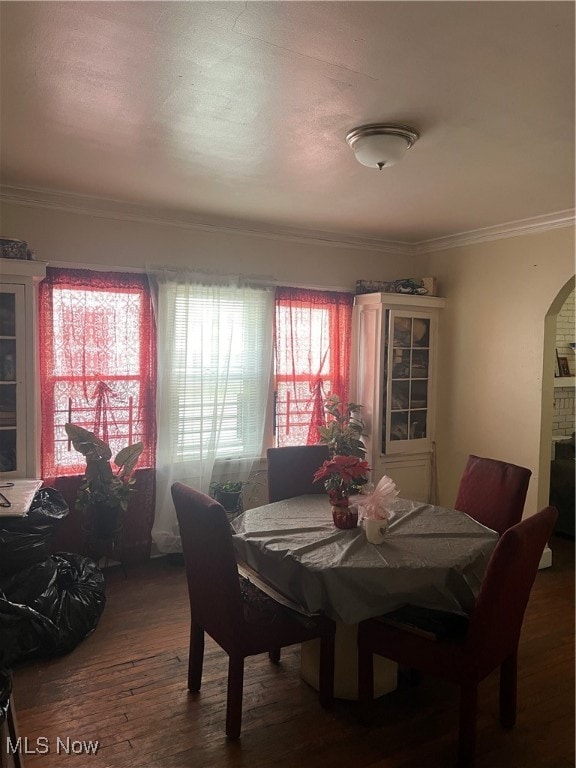 dining area featuring crown molding and hardwood / wood-style floors