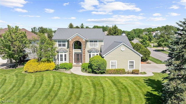 view of front of home featuring a front yard