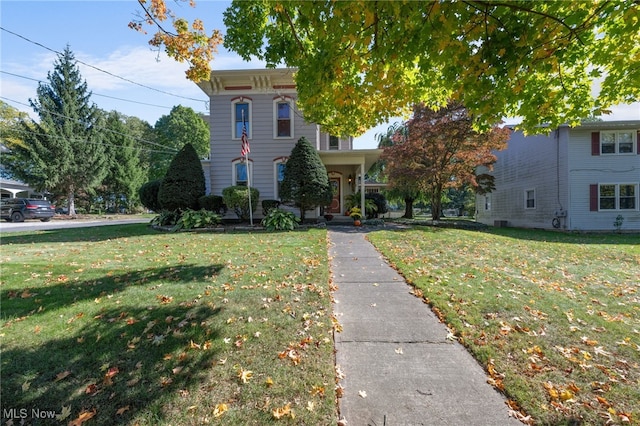 italianate house featuring a front yard