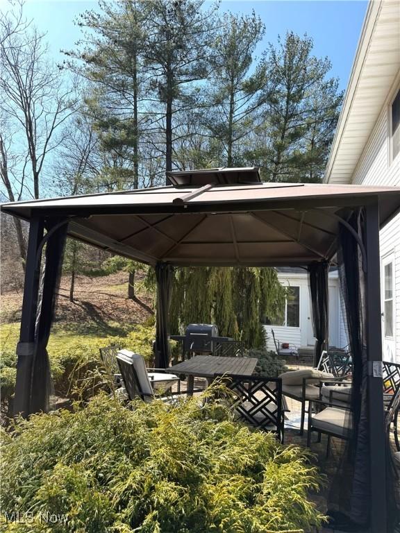 120 Woodcrest Dr, Marietta, OH 45750 - view of home's community featuring a gazebo and outdoor dining area