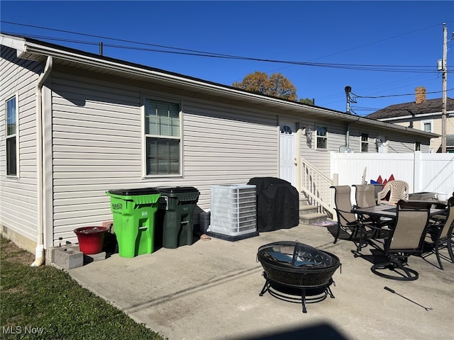 view of patio featuring an outdoor fire pit