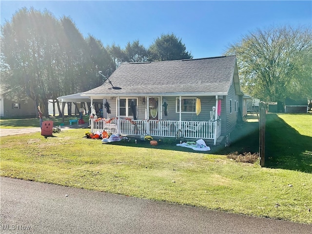 view of front of house featuring covered porch and a front yard