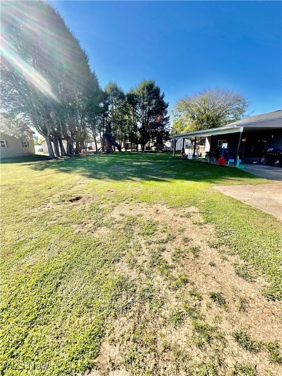 view of yard with a carport