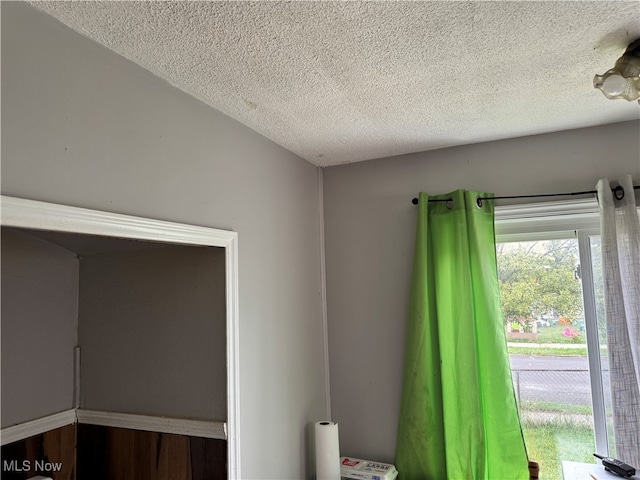 interior details featuring a textured ceiling