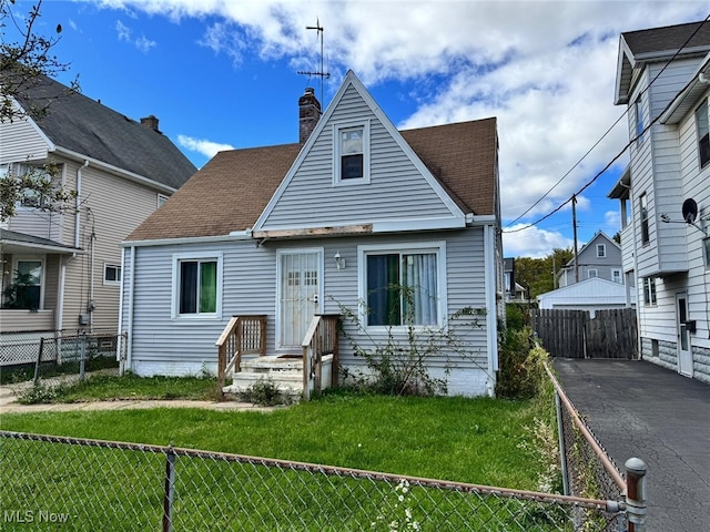 view of front of home with a front lawn