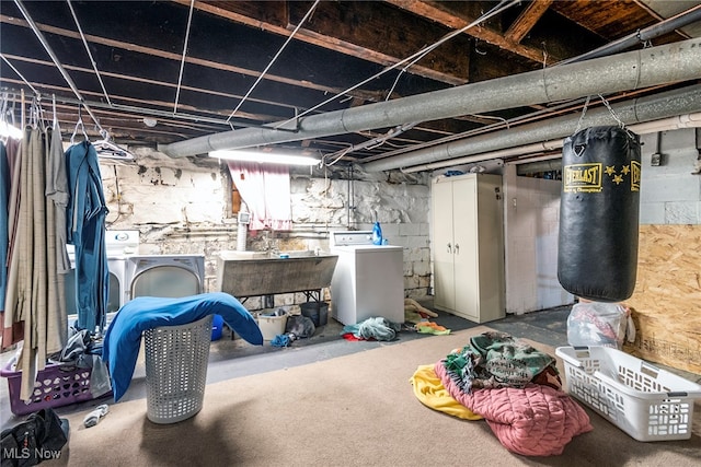 basement featuring washing machine and clothes dryer