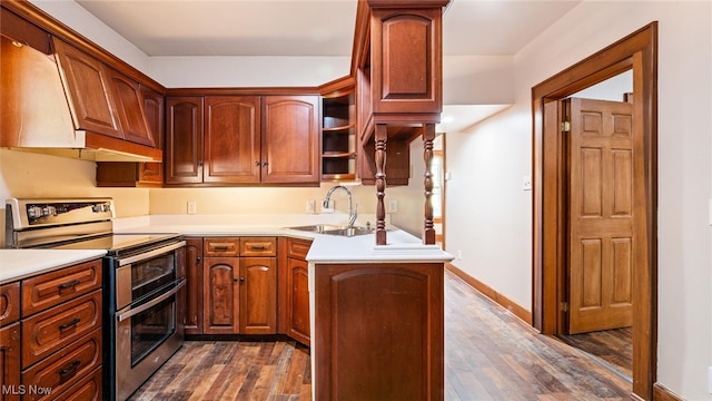 kitchen featuring kitchen peninsula, dark hardwood / wood-style floors, sink, and double oven range