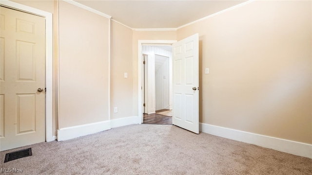 unfurnished room featuring carpet floors and ornamental molding