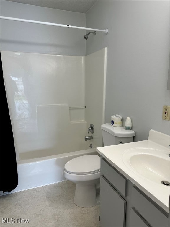 full bathroom with shower / bath combo with shower curtain, vanity, and toilet