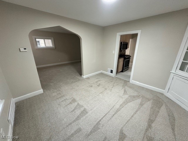 view of carpeted spare room