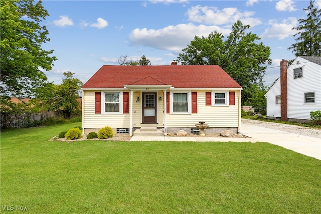 view of front of home with a front lawn