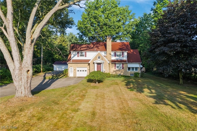 view of front of home featuring a front lawn