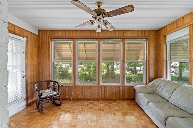 sunroom with ceiling fan