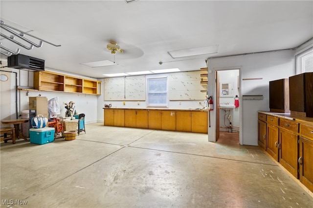 garage featuring ceiling fan