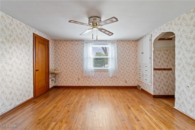 unfurnished bedroom featuring ceiling fan and light wood-type flooring