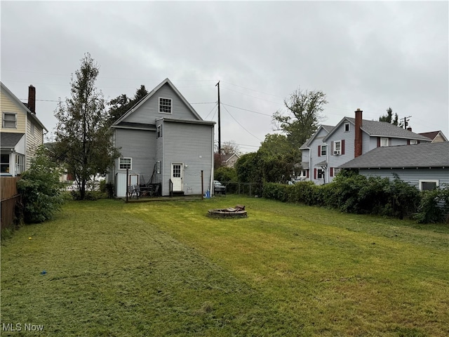 view of yard featuring an outdoor fire pit