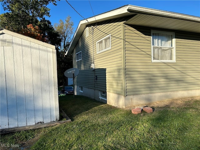 view of side of property featuring a yard