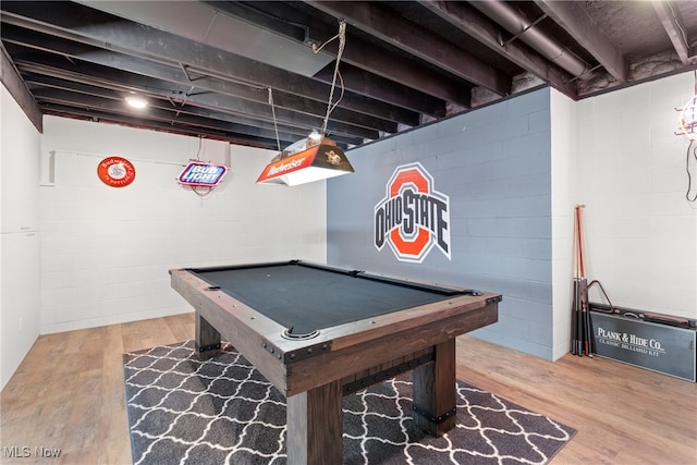 playroom with hardwood / wood-style floors and billiards