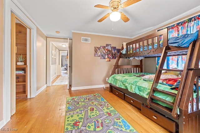 bedroom featuring ceiling fan, crown molding, and light hardwood / wood-style floors