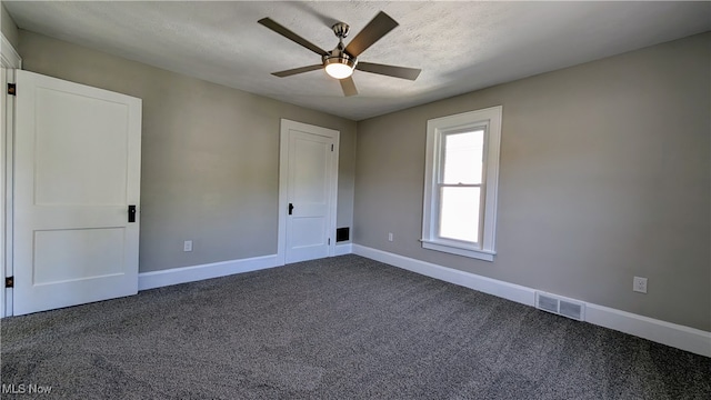 spare room featuring carpet floors, a textured ceiling, and ceiling fan