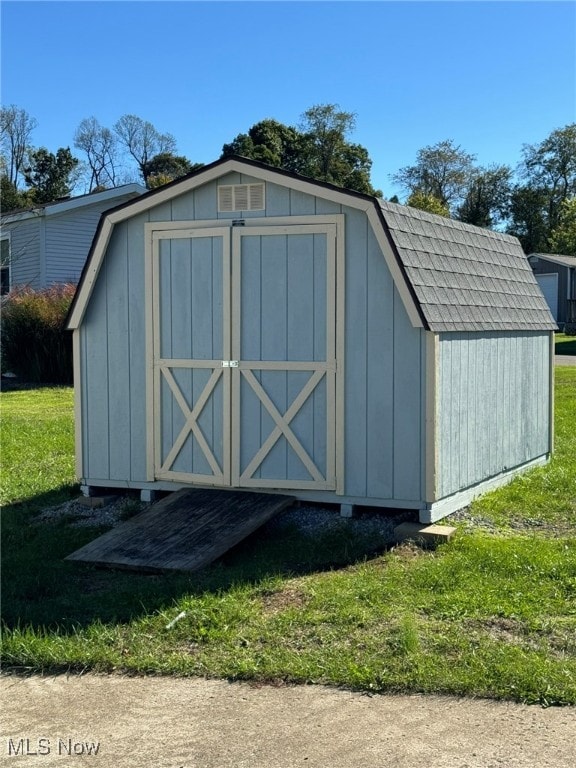 view of outdoor structure with a lawn