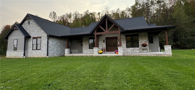 view of front facade featuring a porch and a lawn