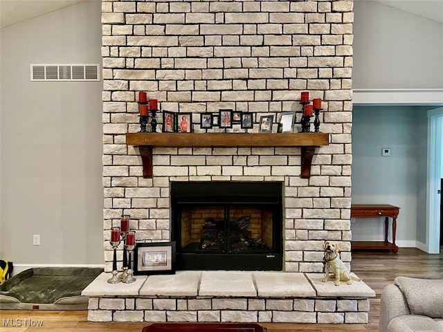 details featuring hardwood / wood-style flooring