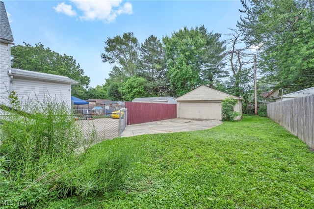 view of yard featuring a garage and an outdoor structure