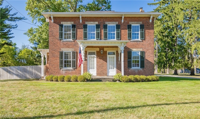 view of front of house featuring a front lawn