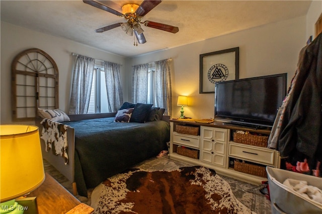 bedroom with ceiling fan