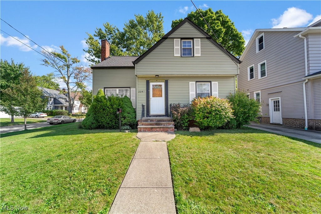 view of front of house with a front yard