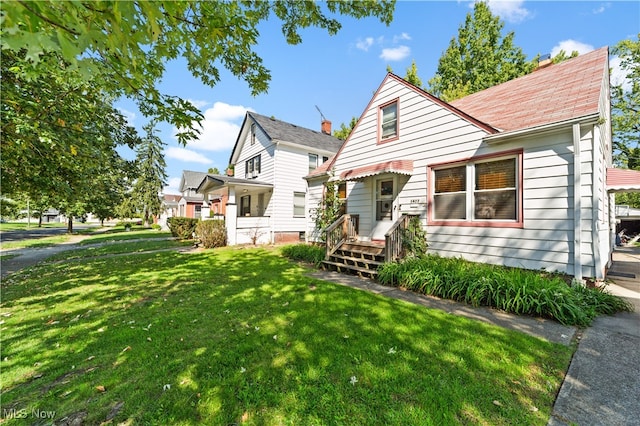 view of front of property with a front lawn