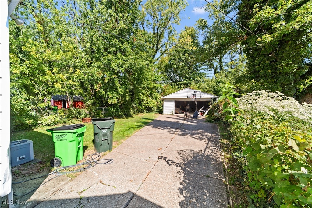 view of patio featuring an outdoor structure