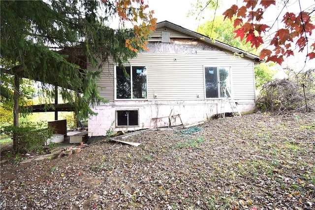 6825 Barr Rd, Norwich, OH 43767 - rear view of house