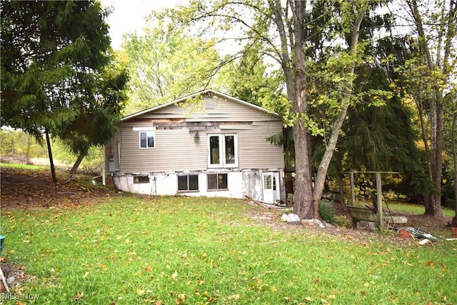 6825 Barr Rd, Norwich, OH 43767 - rear view of property featuring a yard