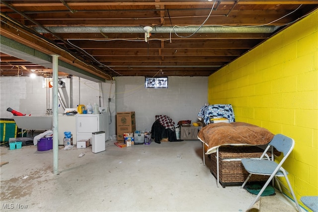 basement featuring sink and separate washer and dryer