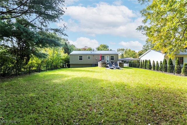 view of yard featuring a patio area