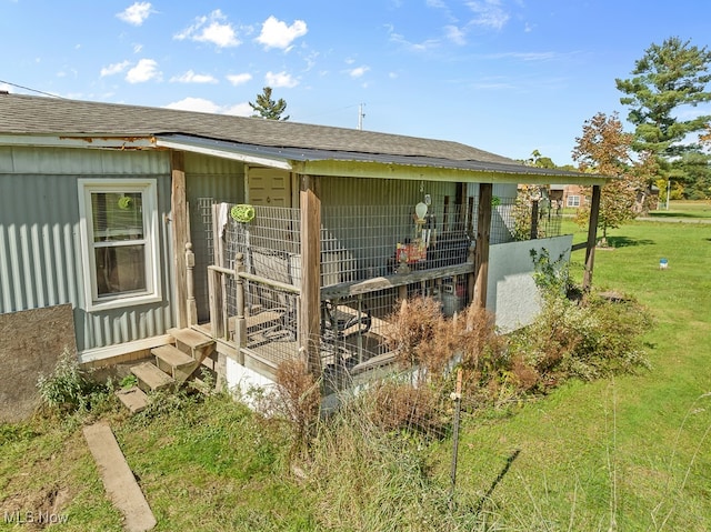 exterior space featuring an outdoor structure and a yard