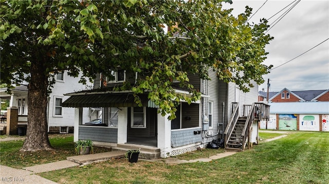 view of front of house with a front lawn