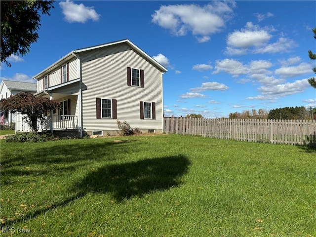 exterior space featuring a lawn