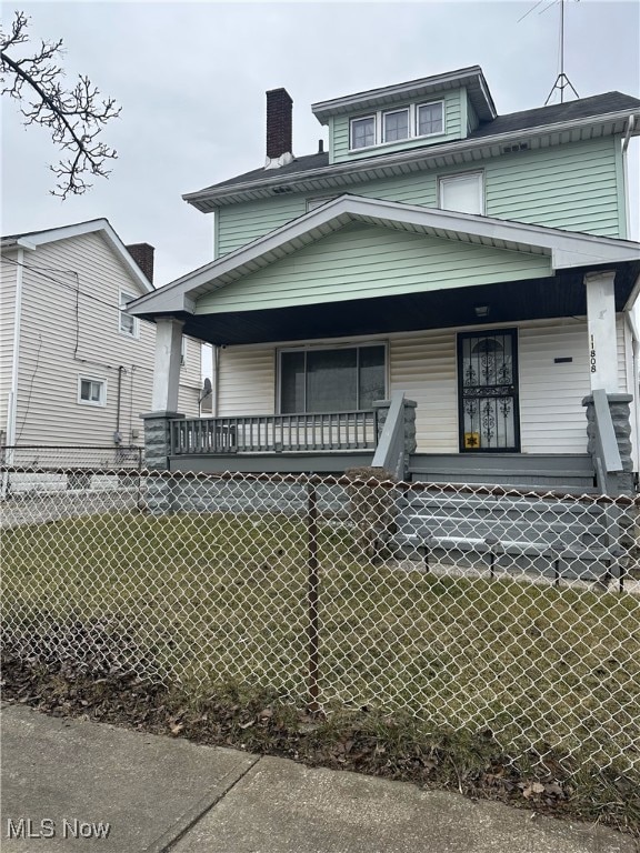 view of front of home with a front lawn and covered porch