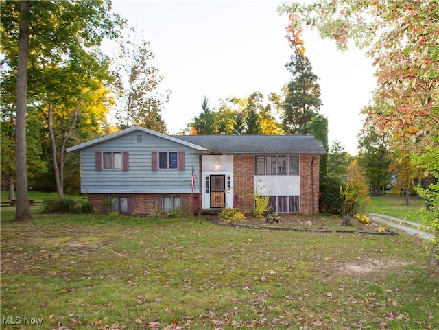 raised ranch featuring a front lawn