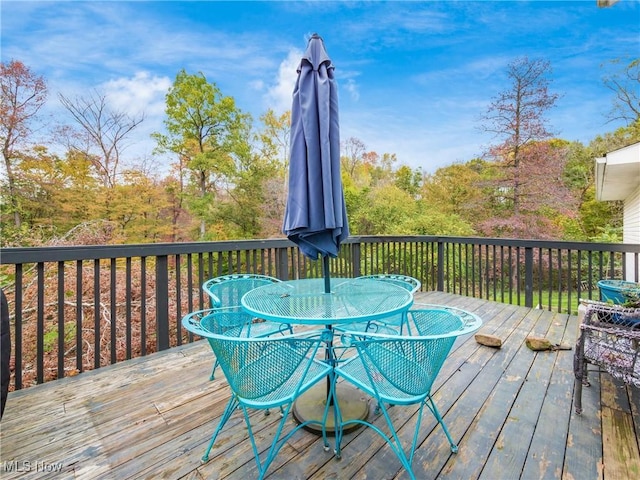 3905 E Greenwood, Zanesville, OH 43701 - wooden deck with outdoor dining area