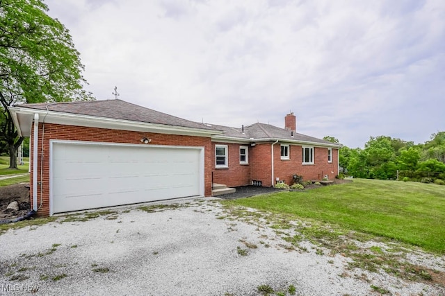 view of front facade featuring a front lawn and a garage